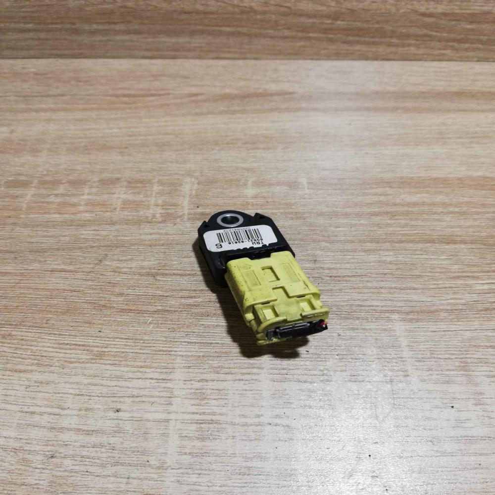 89831 0D010   Airbag deployment crash/impact sensor Toyota Yaris