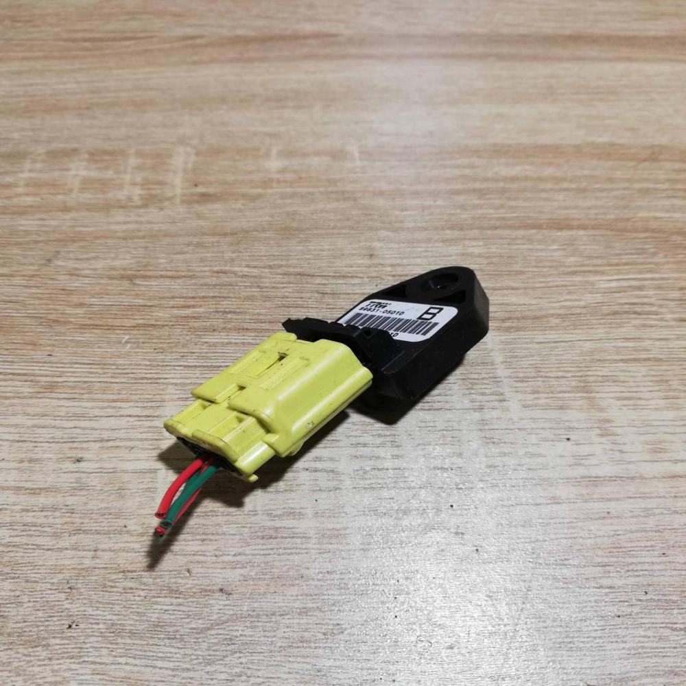 89831 05010   Airbag deployment crash/impact sensor Toyota Corolla Verso AR10