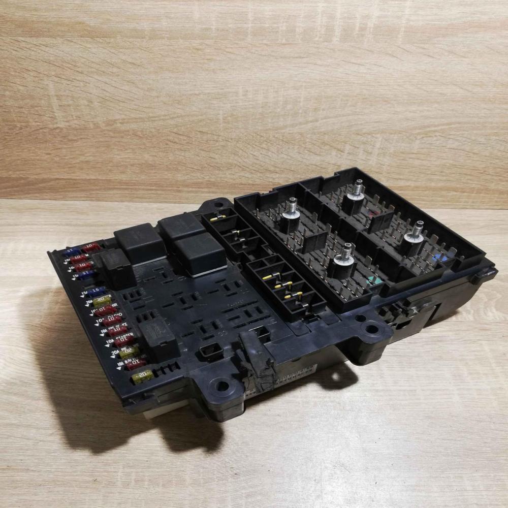 04686502AE P04686502AE  Fuse module Chrysler Voyager