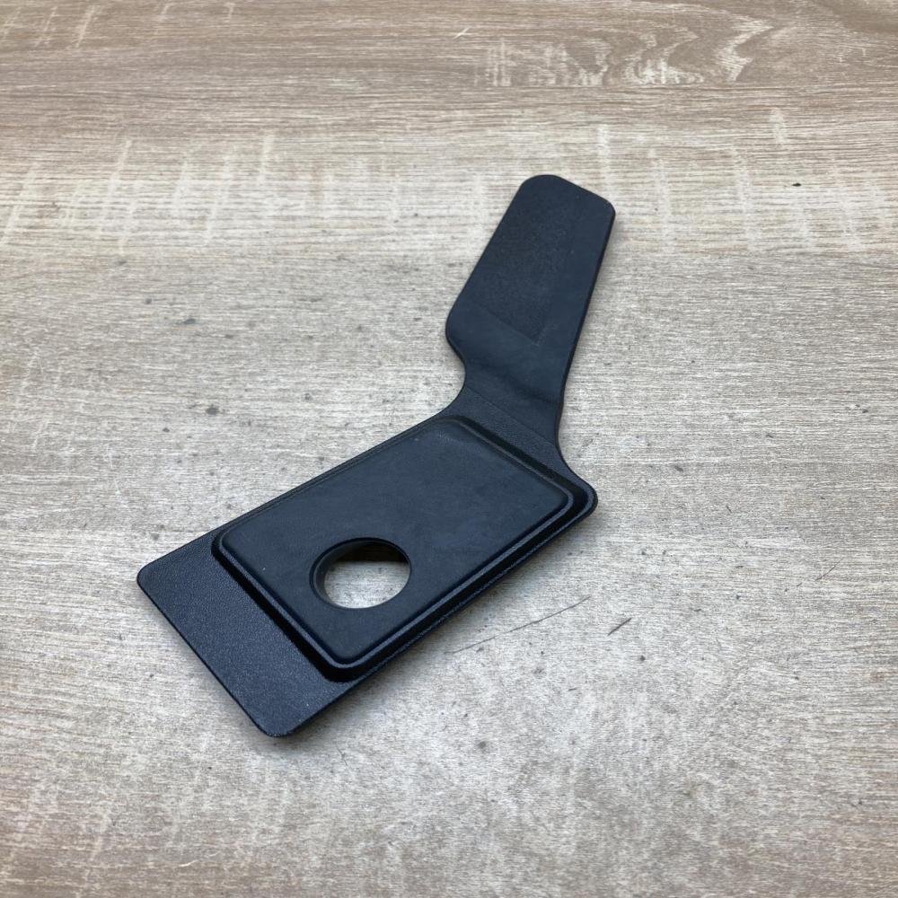 8W6823746   Fender mounting bracket Audi A4 S4 B9 8W
