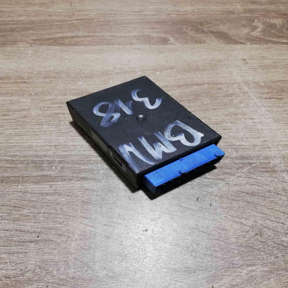 8357068 05012100  Window wiper relay BMW 3 E36