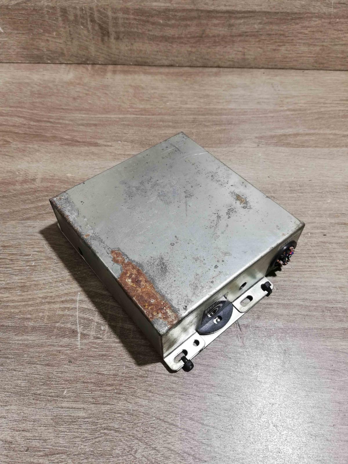 015114362   Sound amplifier Chrysler LHS