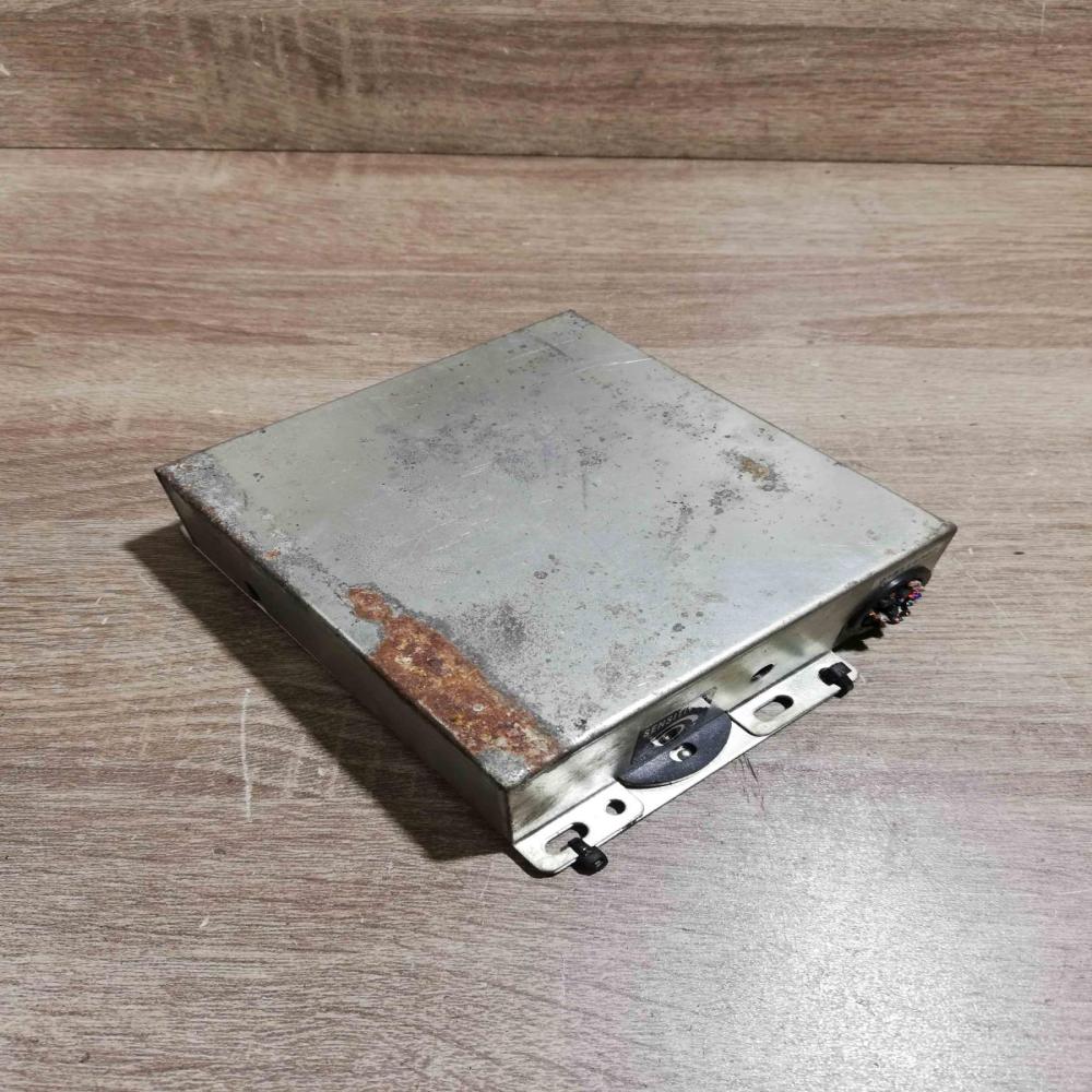 015114362   Sound amplifier Chrysler LHS