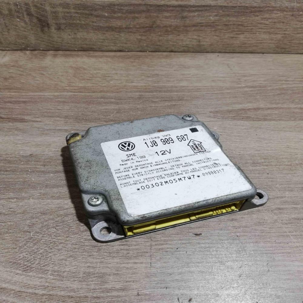 1J0909607   Airbag control unit/module Volkswagen PASSAT B5