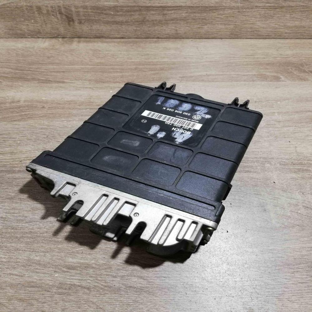 0261200750 030906026K  Engine control unit/module ECU Volkswagen Golf III
