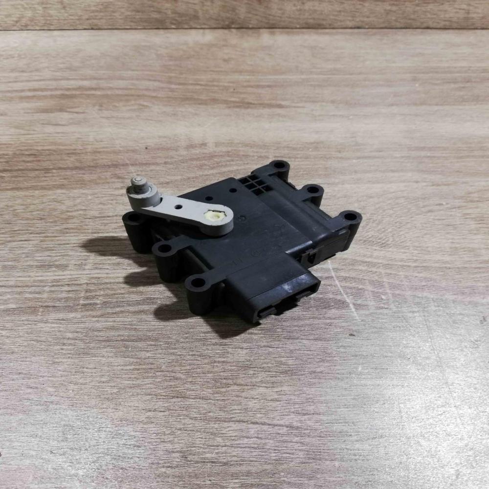 5X19a   Air flap motor/actuator Volkswagen PASSAT B3