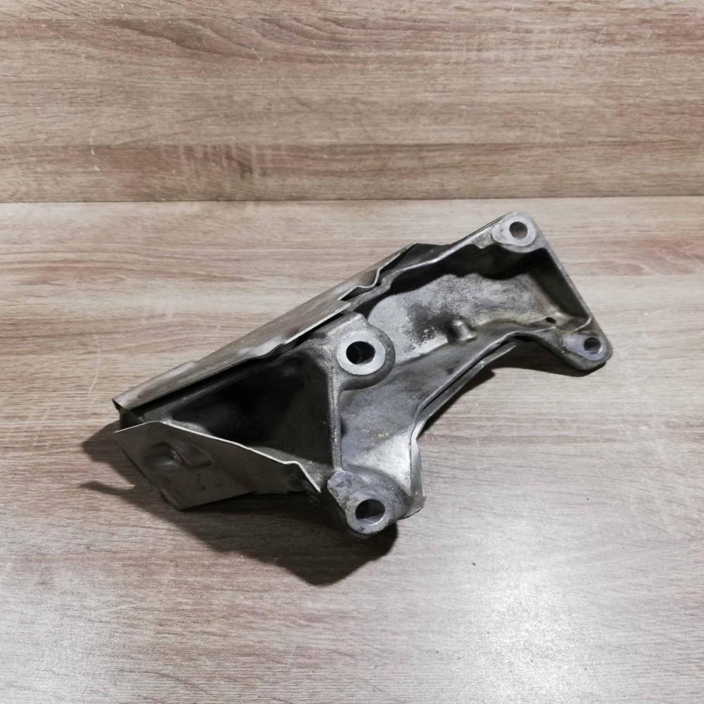 6777610   Engine mounting bracket BMW 7 F01 F02 F03 F04
