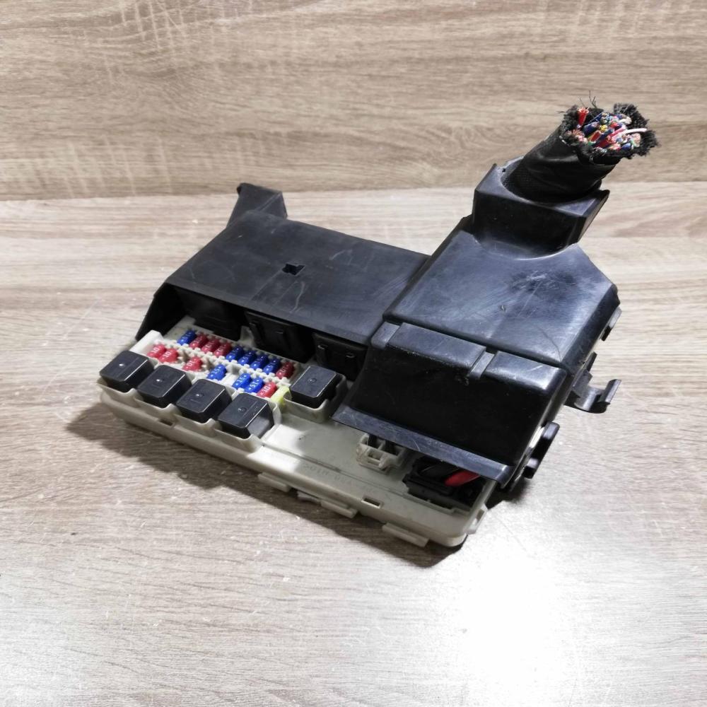 7154 7082 30 284B9 7Y000  Fuse module Nissan Murano Z50