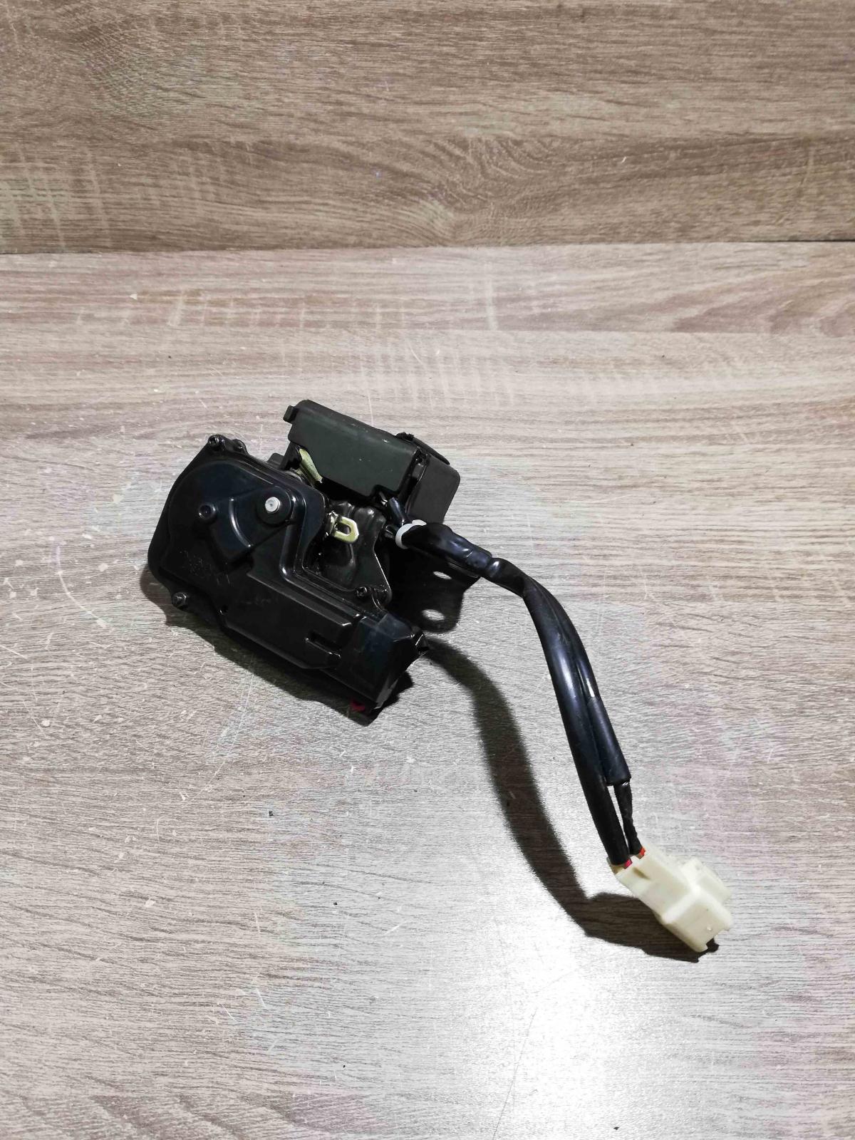 04 09 05 06 07 08   Front door lock Toyota Prius (XW20)