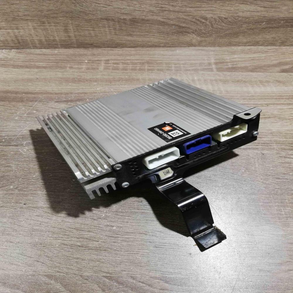 86280 0W460   Sound amplifier Toyota Prius (XW20)