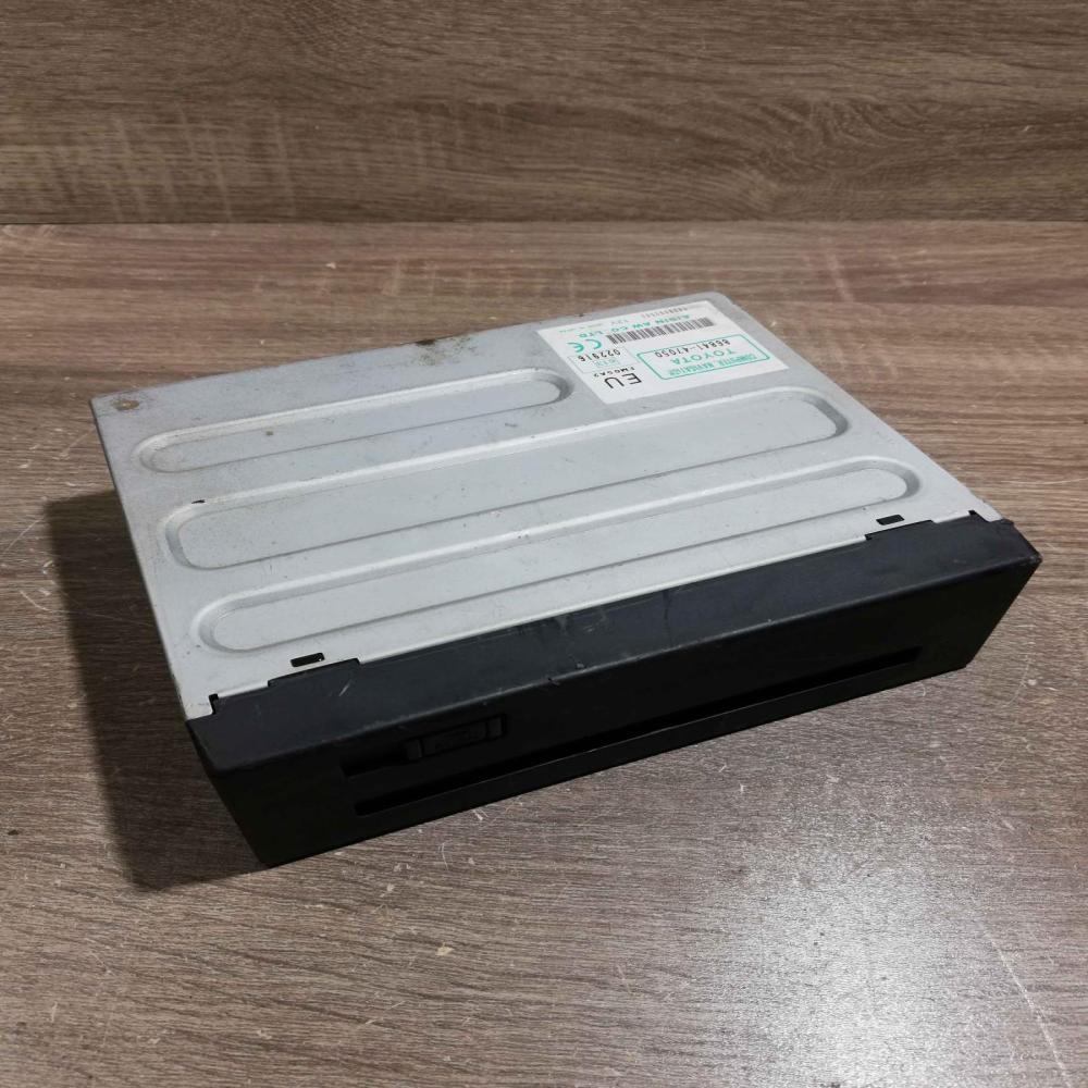 86841 47050   Navigation unit CD/DVD player Toyota Prius (XW20)