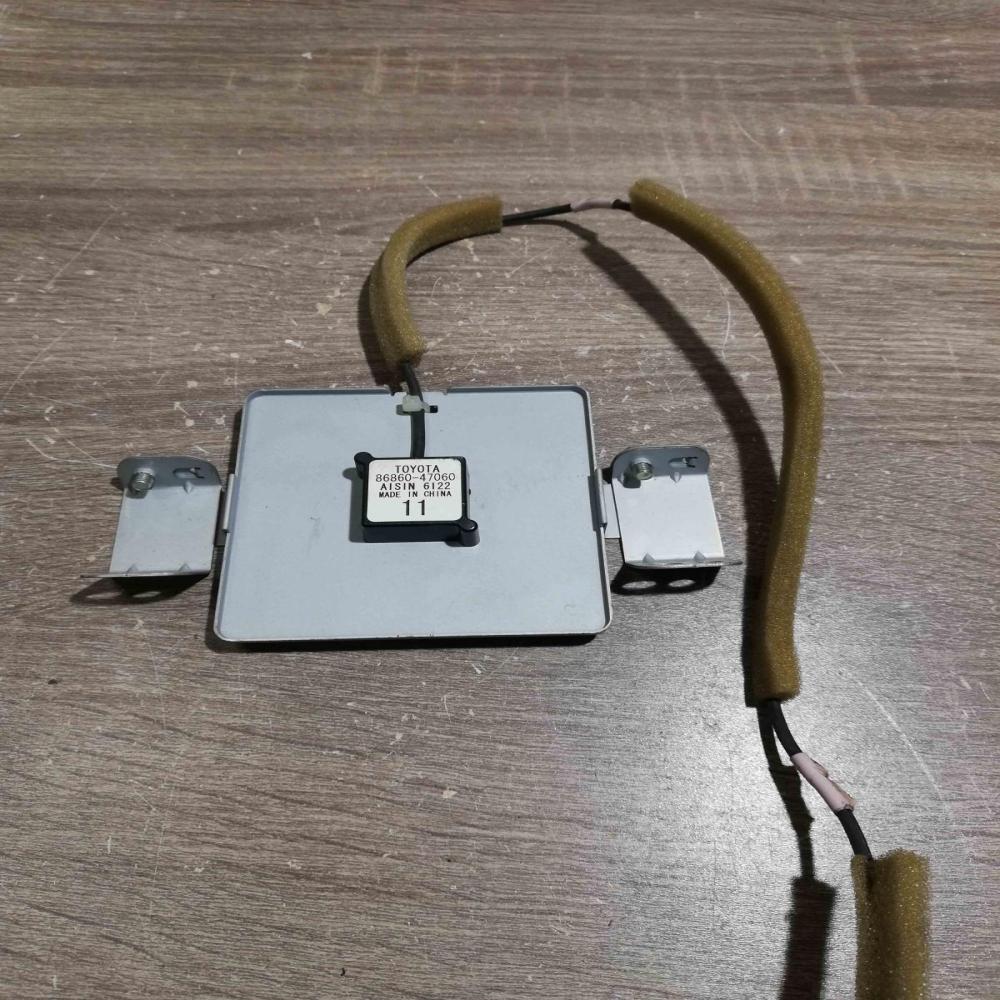 86860 47060   Aerial GPS antenna Toyota Prius (XW20)