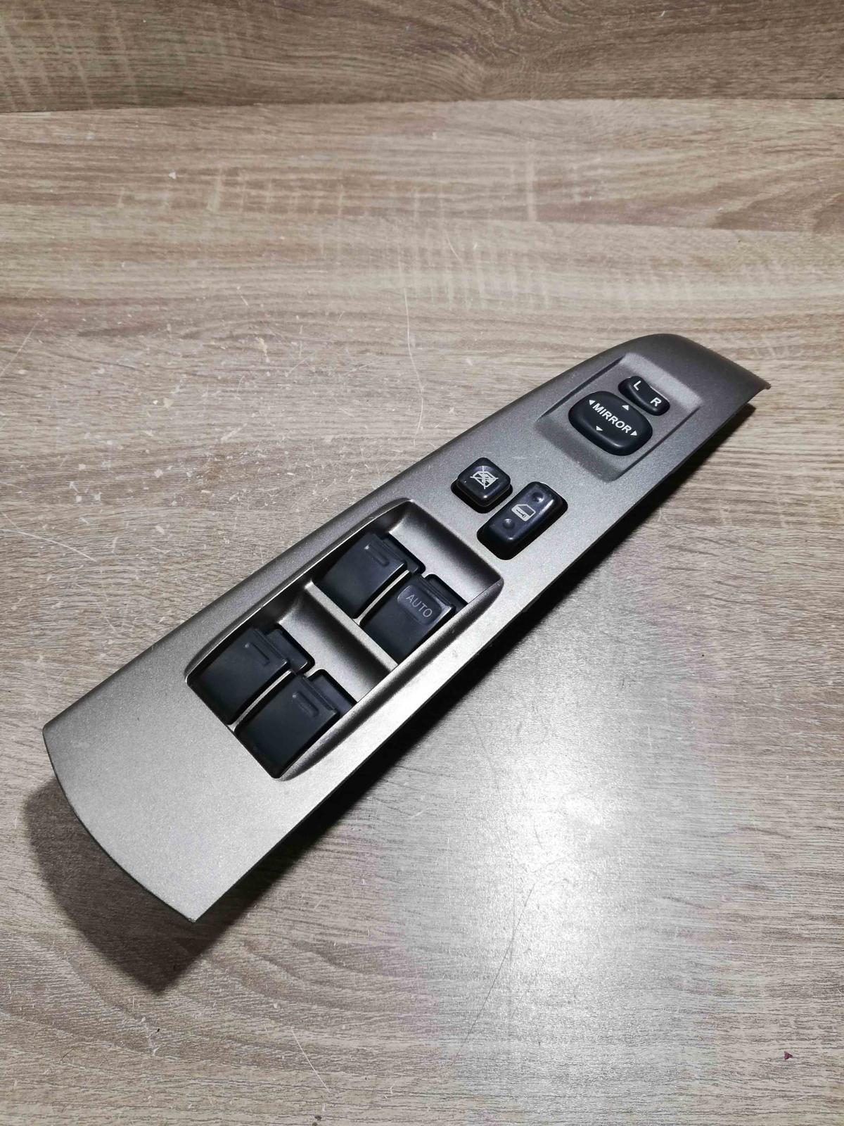 84820 47030 515114 HM4703  Electric window control switch Toyota Prius (XW20)