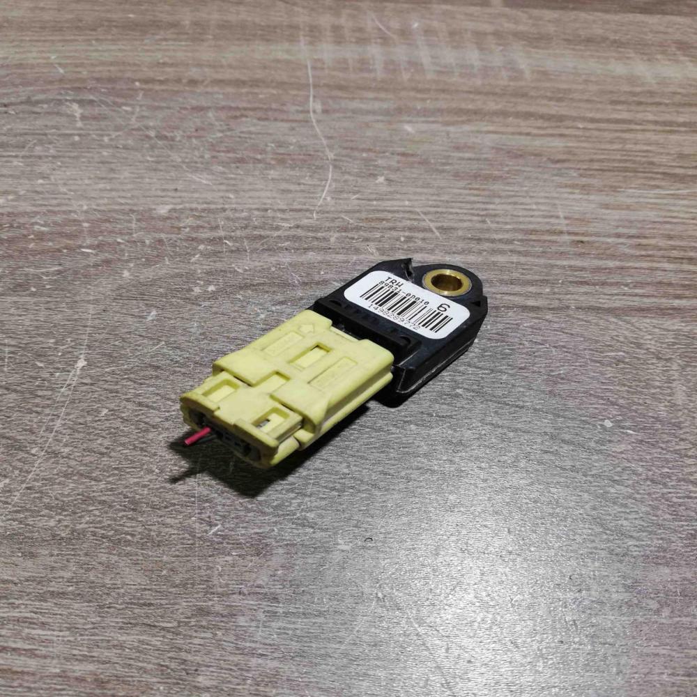 89831 0D010   Airbag deployment crash/impact sensor Toyota Yaris