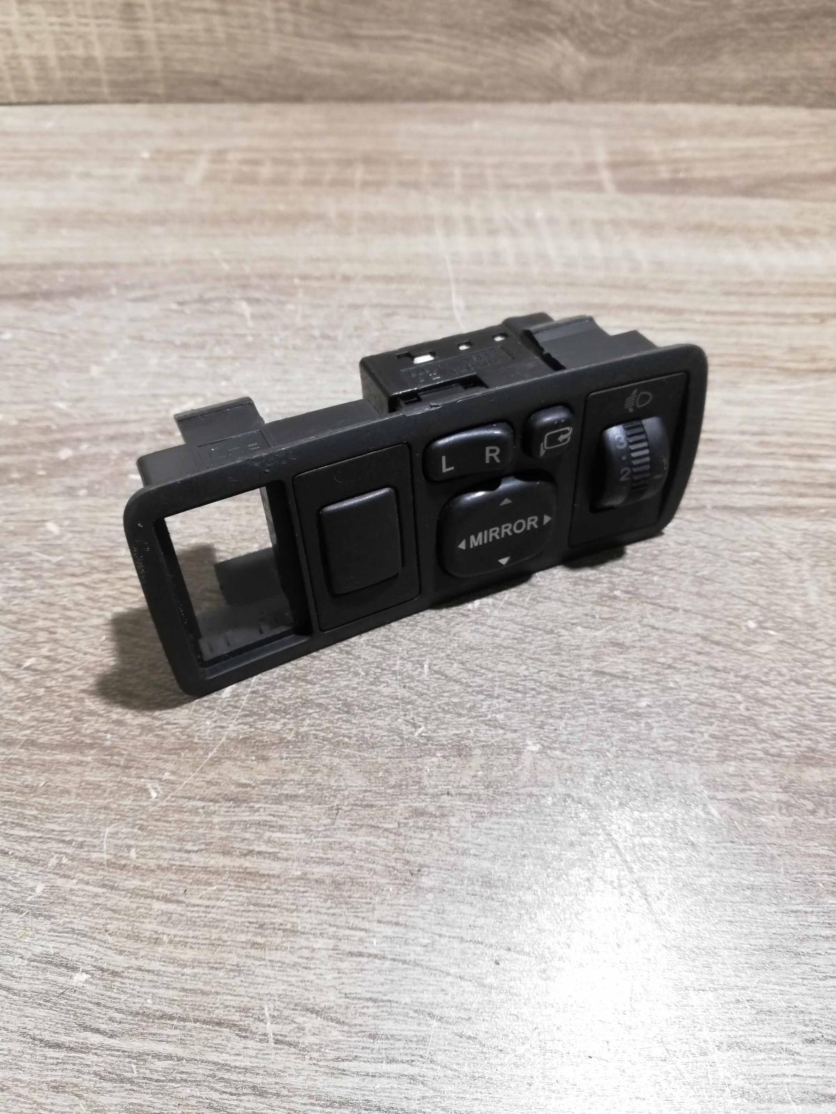 183575   Wing mirror switch Toyota Avensis T250