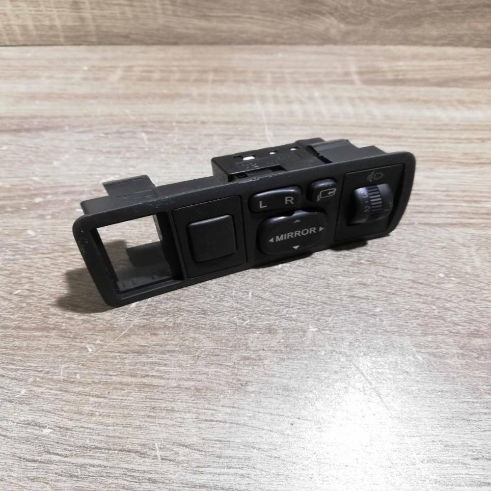183575   Wing mirror switch Toyota Avensis T250