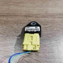 89833 05010   Airbag deployment crash/impact sensor Toyota Avensis T250