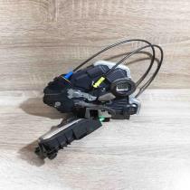 6i1914 z6 Avensis front right  Front door lock Toyota Avensis T250