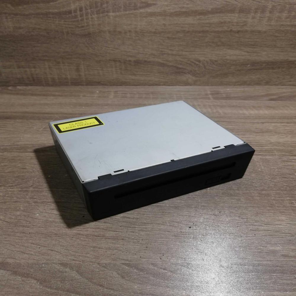 86841 47050   Navigation unit CD/DVD player Toyota Prius (XW20)