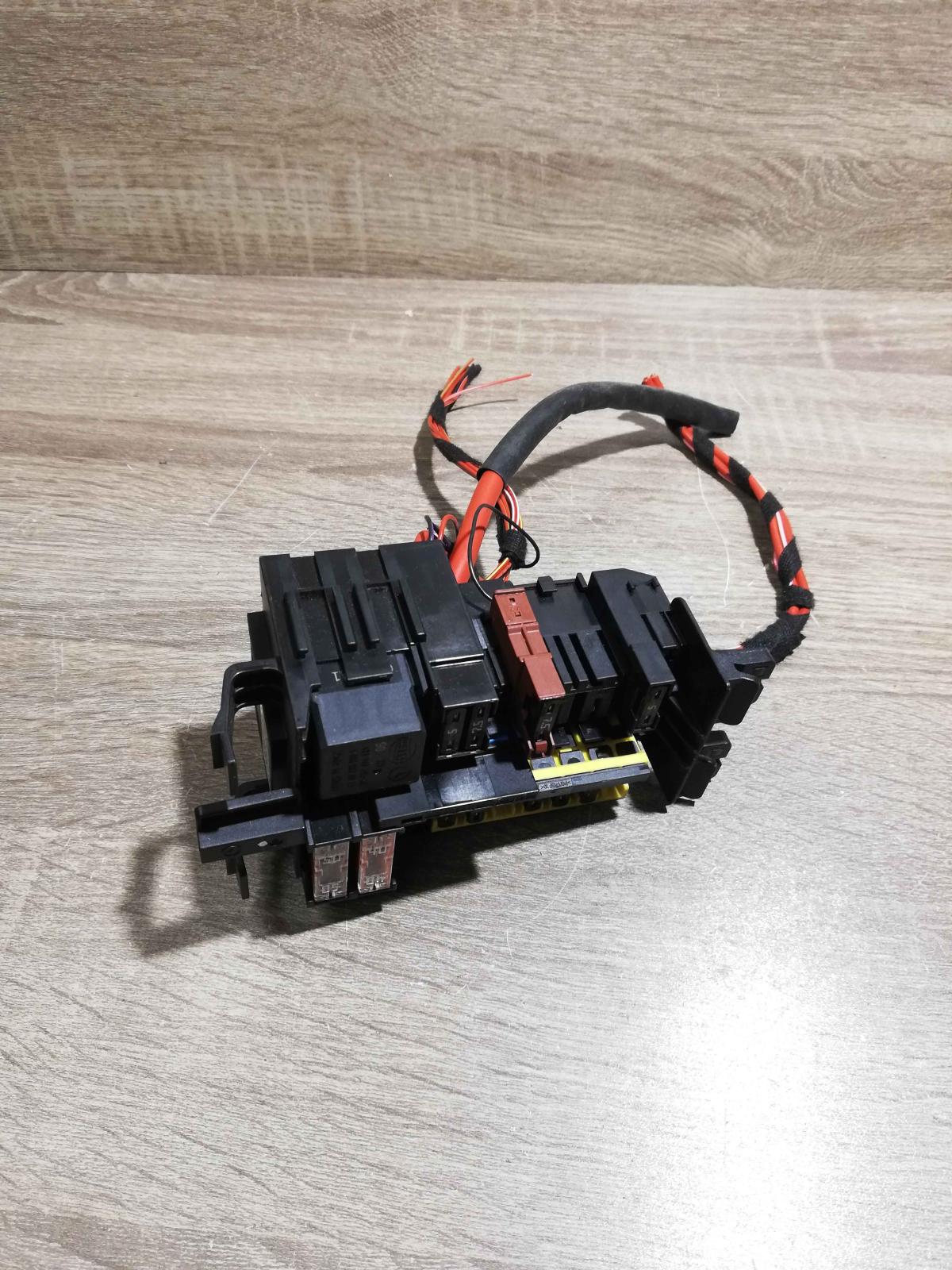 A2059067200   Fuse module Mercedes-Benz C W205