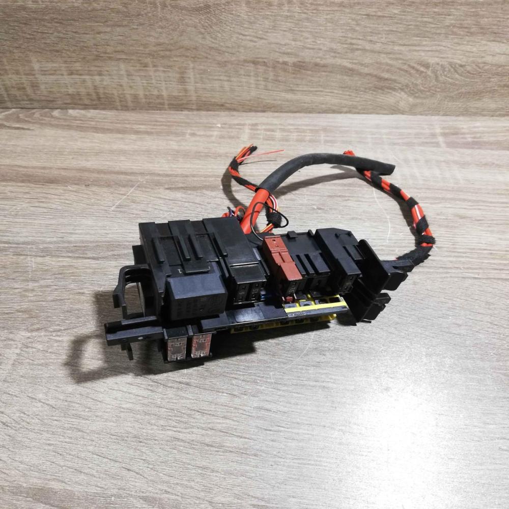 A2059067200   Fuse module Mercedes-Benz C W205