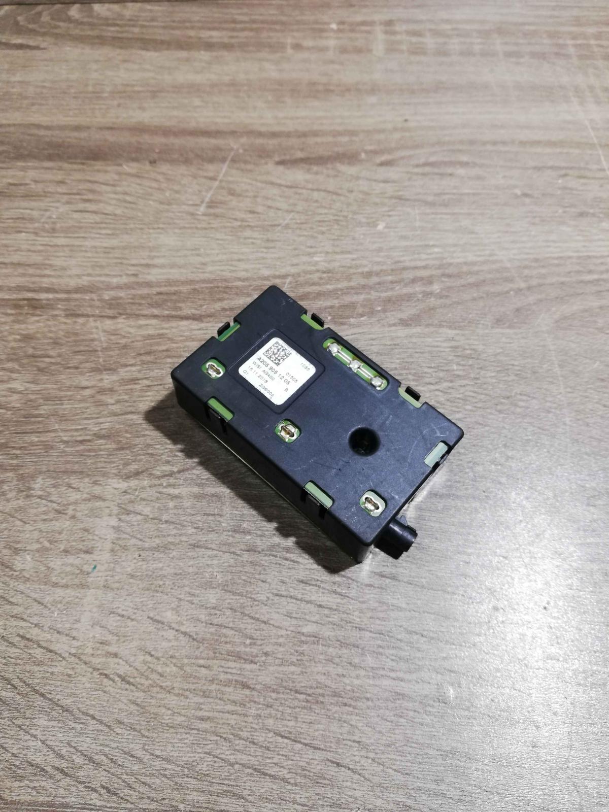 A2059051205   Aerial antenna amplifier Mercedes-Benz C W205