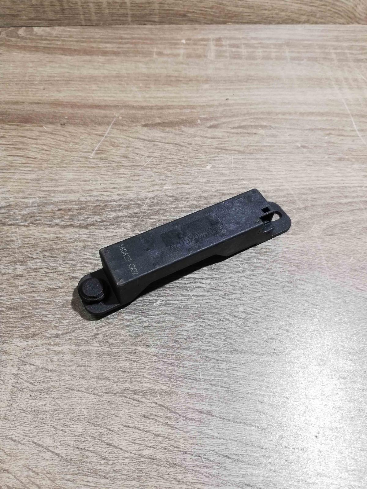 A2059053005   Keyless system antenna Mercedes-Benz C W205