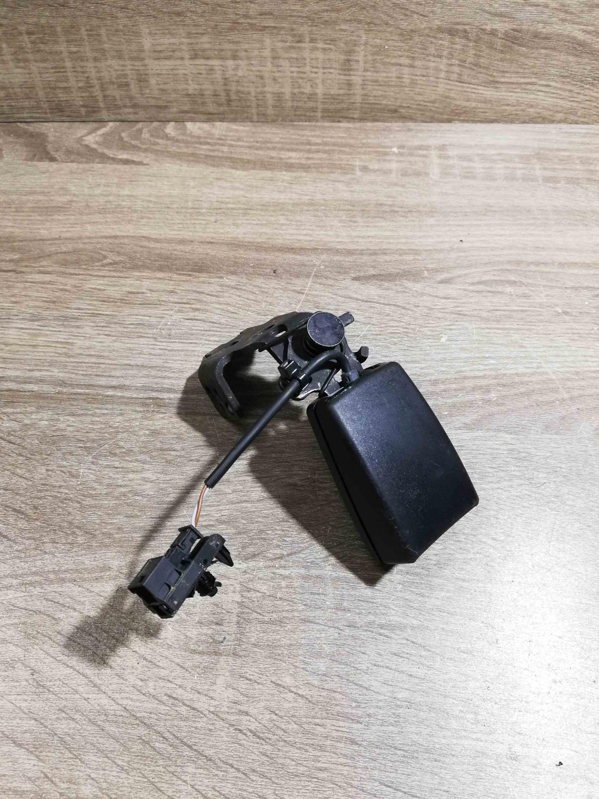 A2138600569   Rear seatbelt buckle Mercedes-Benz E W213