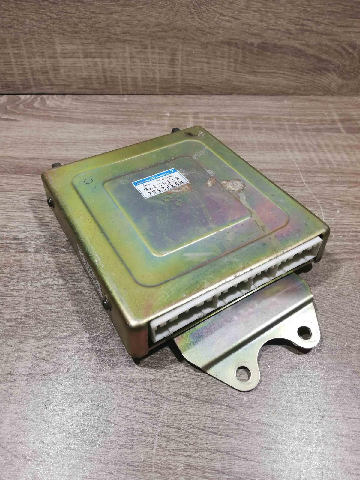 MD322386 E2T63276  Engine control unit/module ECU Mitsubishi Carisma