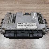0281011645 8200305678 95  Engine control unit/module ECU Nissan Primera