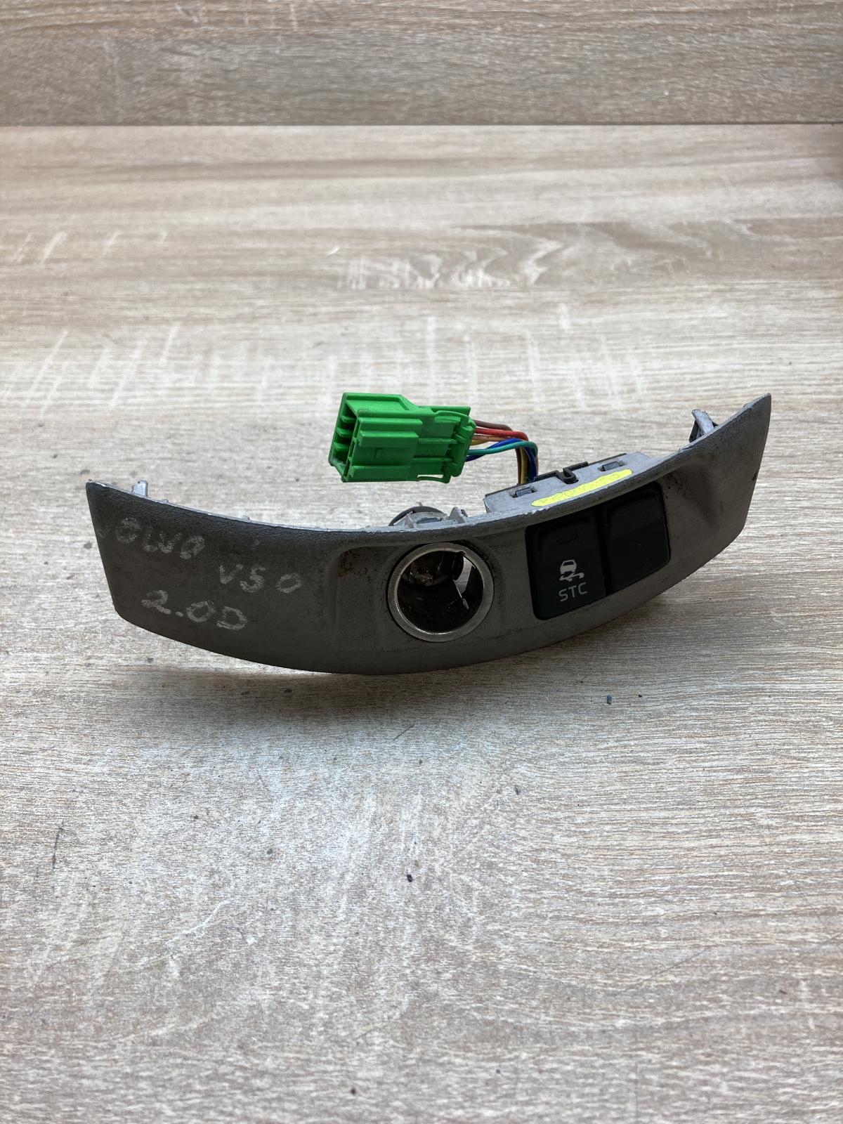 8685380 8686026  12 V Socket (front) Volvo V50