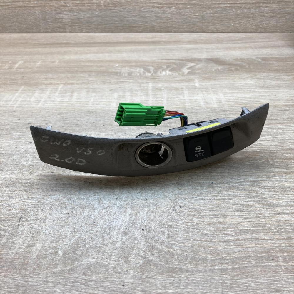 8685380 8686026  12 V Socket (front) Volvo V50