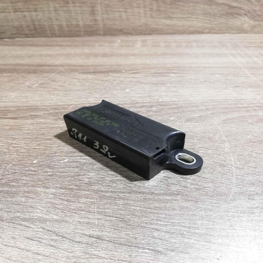 A0038200726 Q02   Airbag deployment crash/impact sensor Mercedes-Benz CLS C219