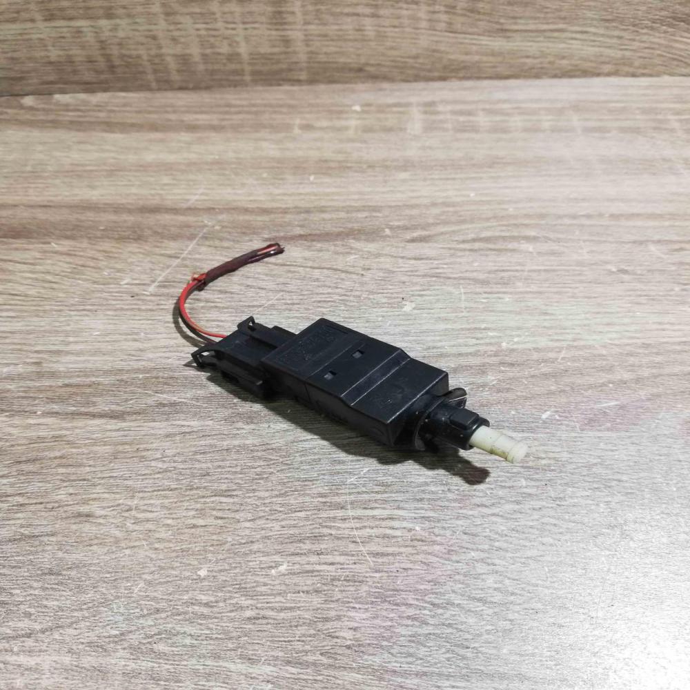 0015454009   Brake pedal sensor switch Mercedes-Benz E W211