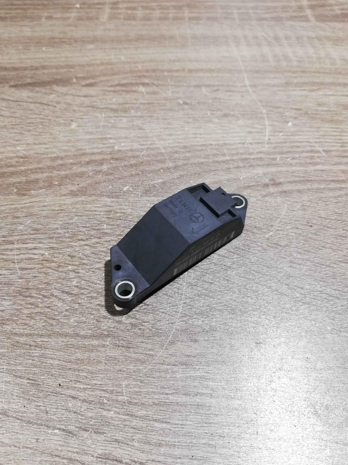 A0018209326   Airbag deployment crash/impact sensor Mercedes-Benz E W211