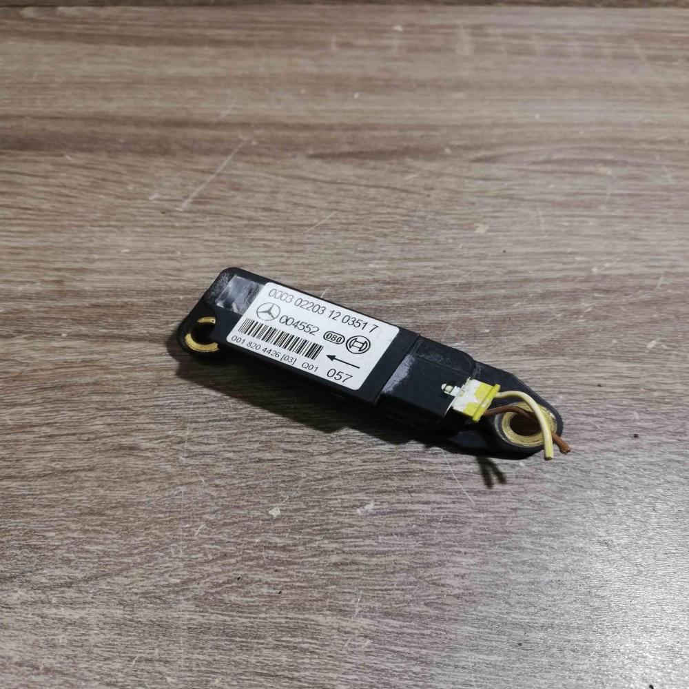 0018204426 004552  Airbag deployment crash/impact sensor Mercedes-Benz CLK A209