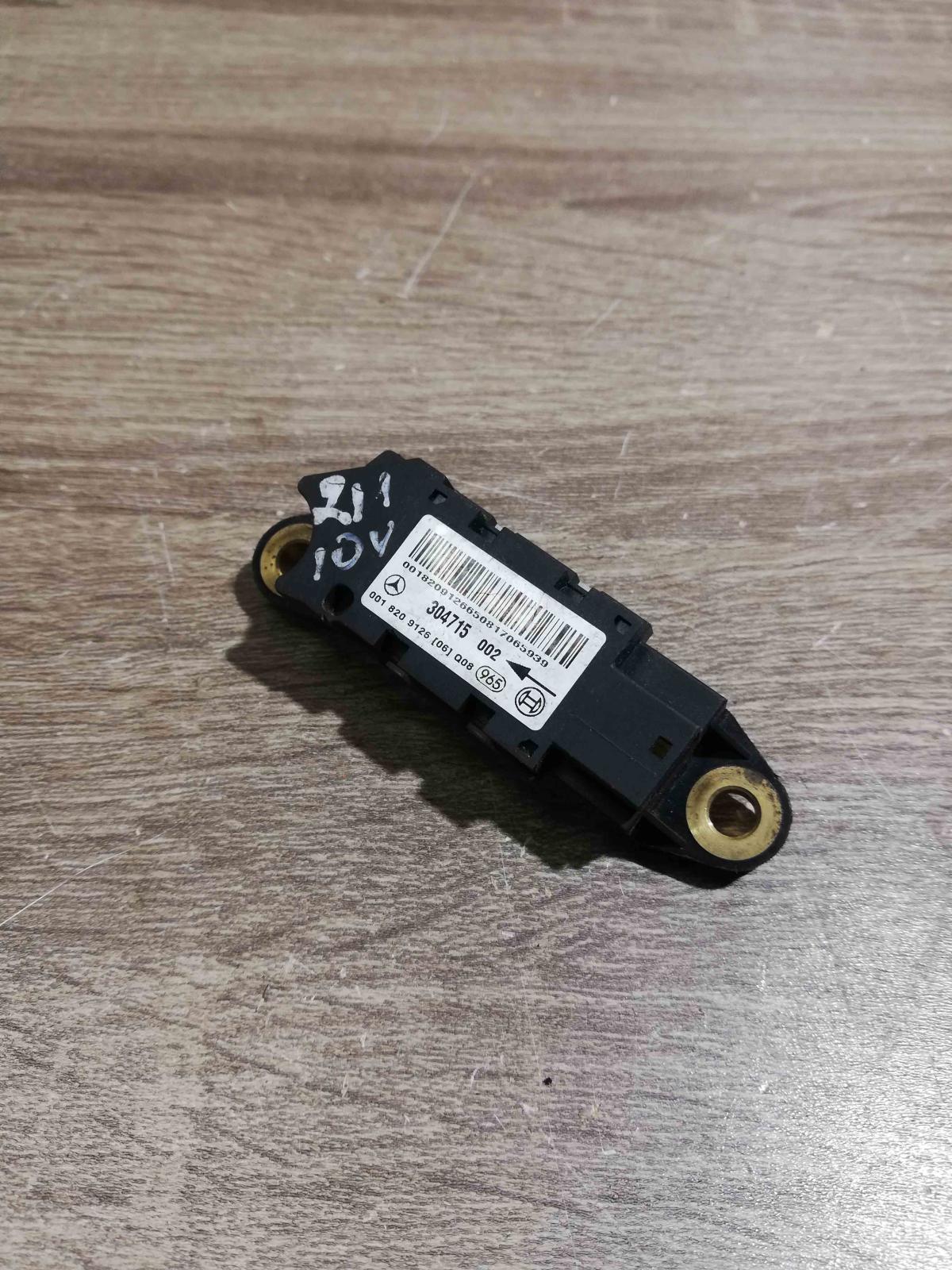 0018209126 304715  Airbag deployment crash/impact sensor Mercedes-Benz CLS C219