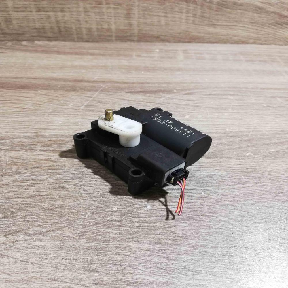 113800 2051   Air flap motor/actuator Toyota Avensis Verso