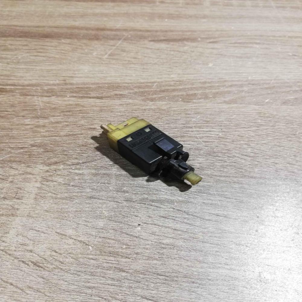 0005459909   Brake pedal sensor switch Mercedes-Benz CL C140