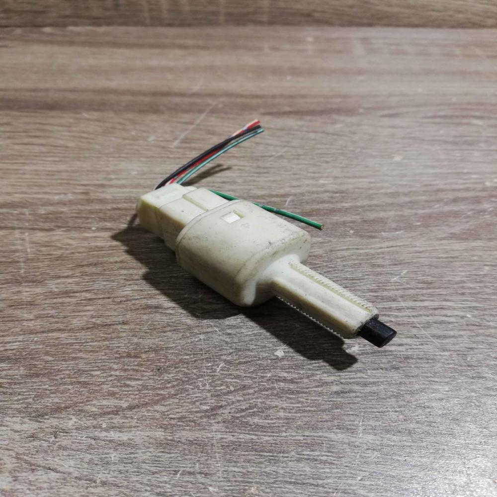 270045   Brake pedal sensor switch Toyota Avensis T250