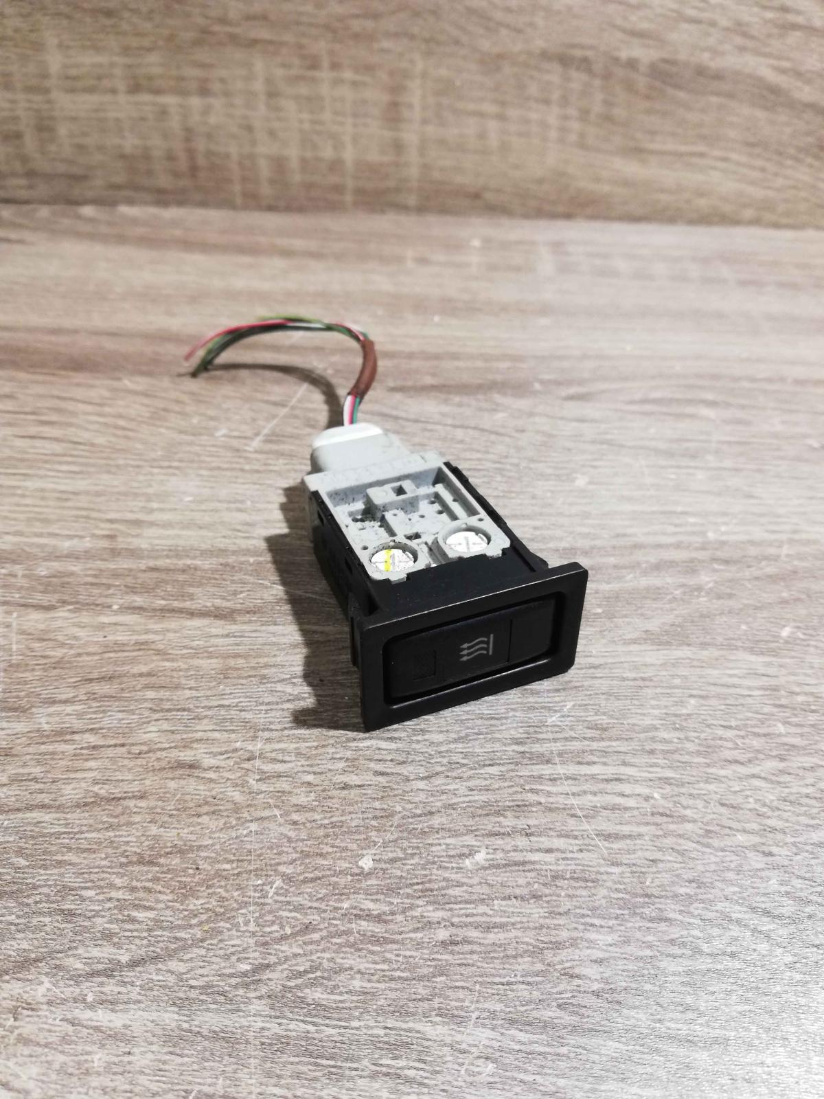 153337   Windscreen/window heater switch Toyota Avensis T250