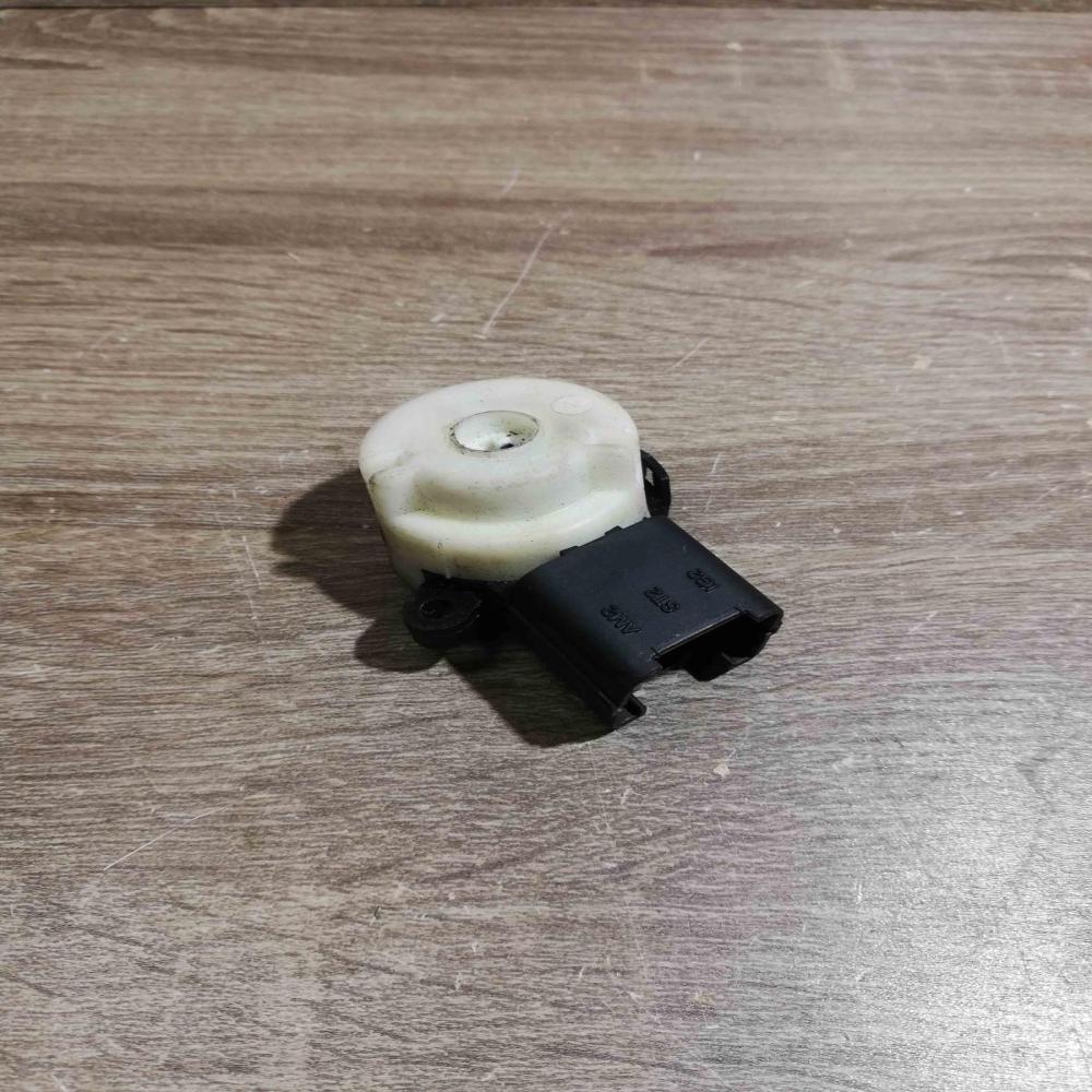 AM2 ST2 IG2   Other switches/knobs/shifts Toyota Land Cruiser (J100)