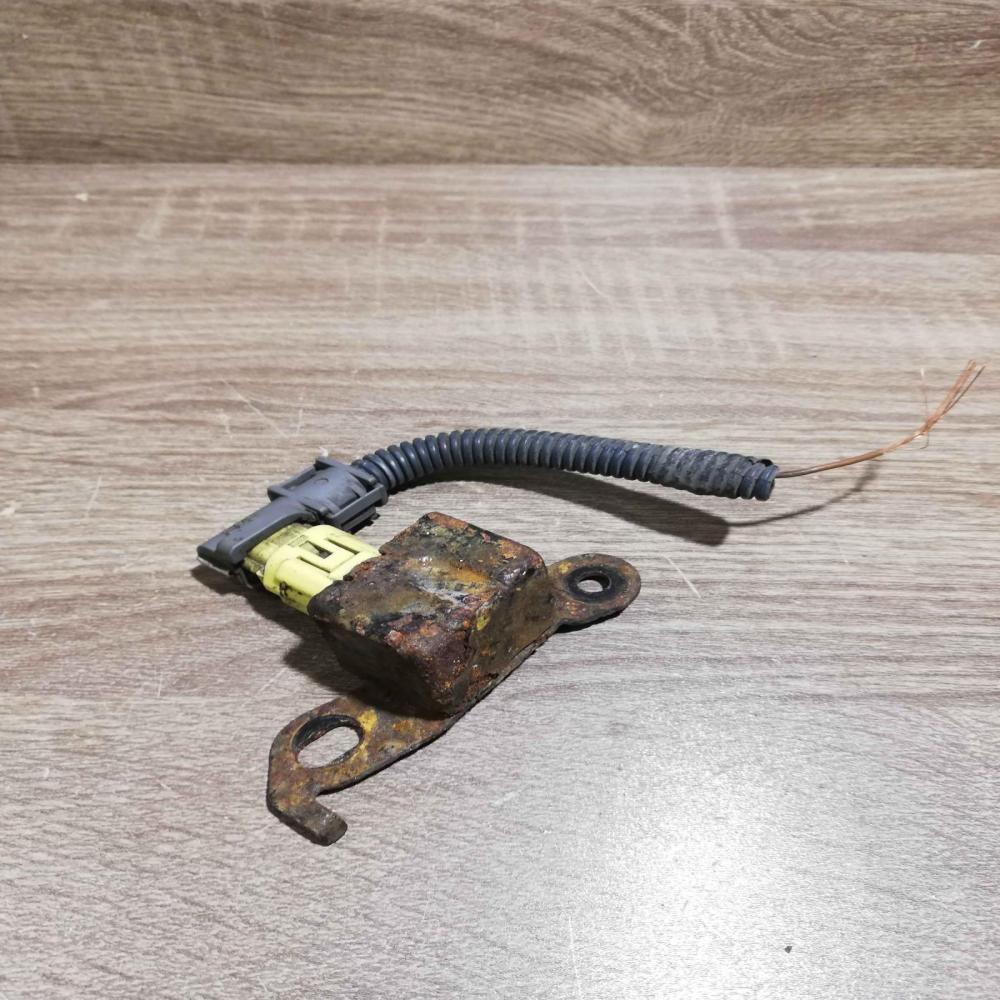 89174 13030 187600 4830  Airbag deployment crash/impact sensor Toyota Corolla E1