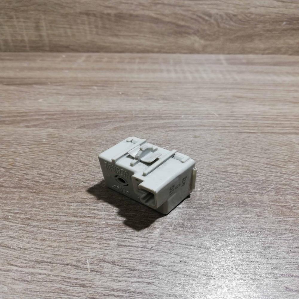86652 20010 068900 3540  Other relay Toyota Prius (XW20)