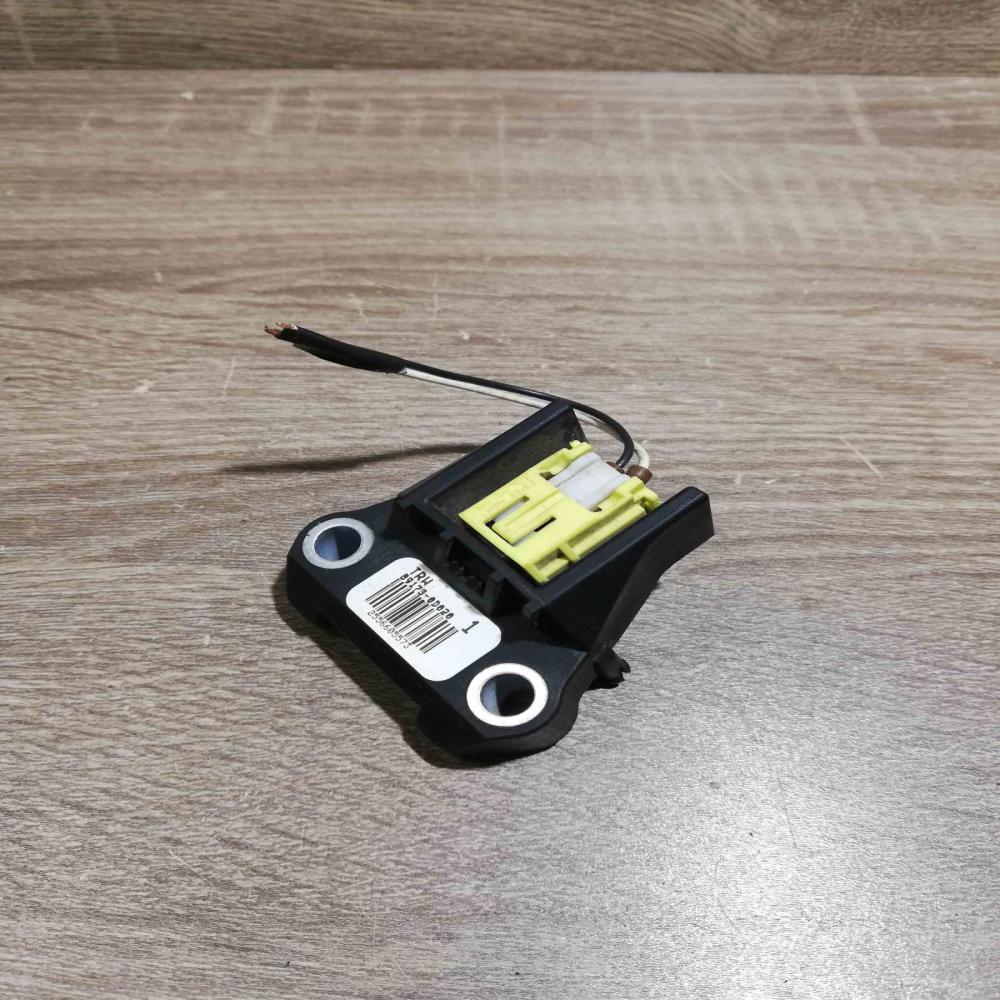 89173 0D020   Airbag deployment crash/impact sensor Toyota Yaris