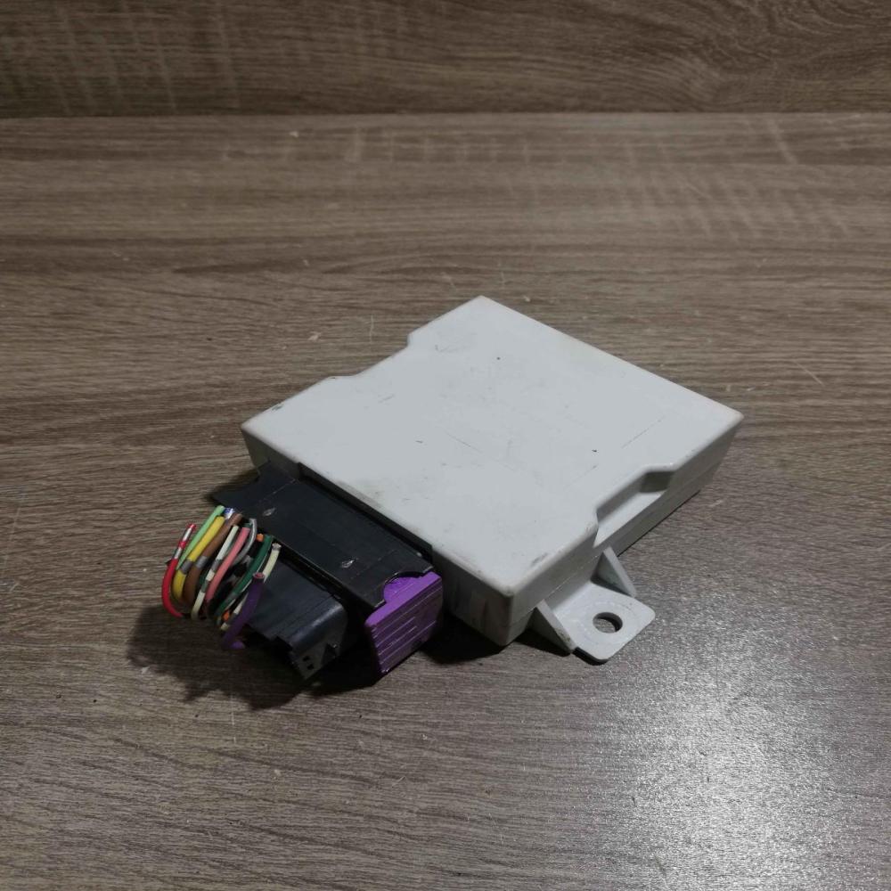 150696   Window wiper relay Toyota Avensis T250