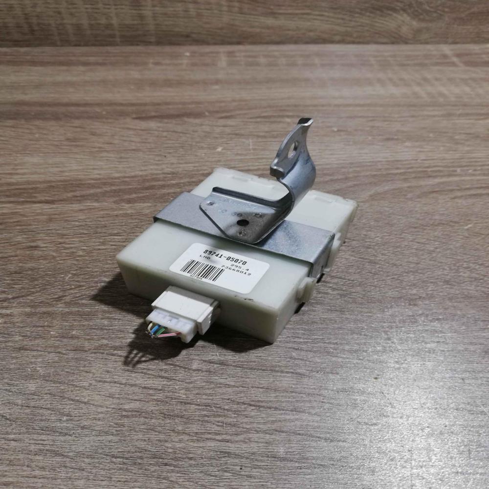 89741 05070 73668012  Door control unit/module Toyota Avensis T250