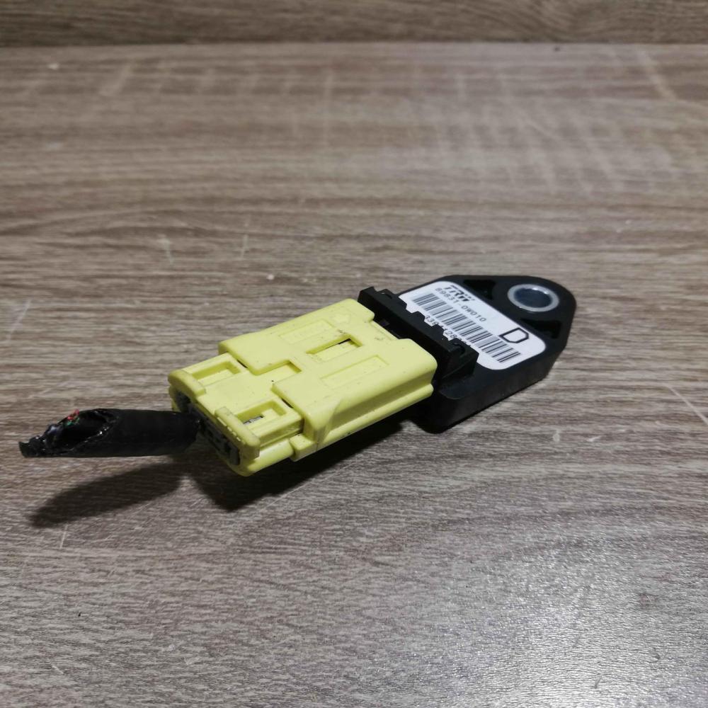 89831 0W010   Airbag deployment crash/impact sensor Toyota Corolla Verso AR10