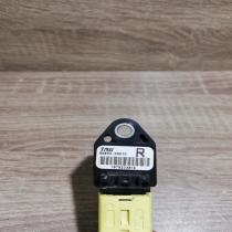 89833 05010   Airbag deployment crash/impact sensor Toyota Avensis T250