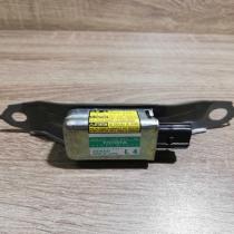 89834 47020 187900 0921  Airbag deployment crash/impact sensor Toyota Prius (XW2